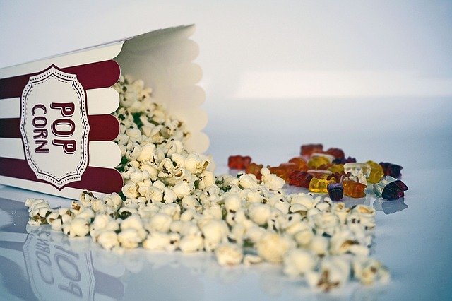 popcorn a bonbony