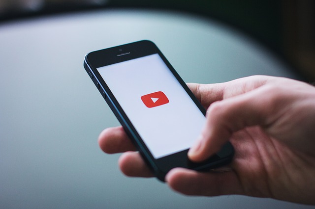 mobil a logo YouTube